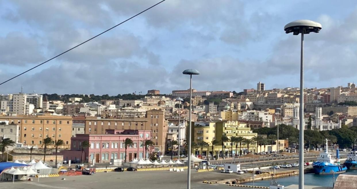 Cagliari Central Rooms With Port View Zewnętrze zdjęcie